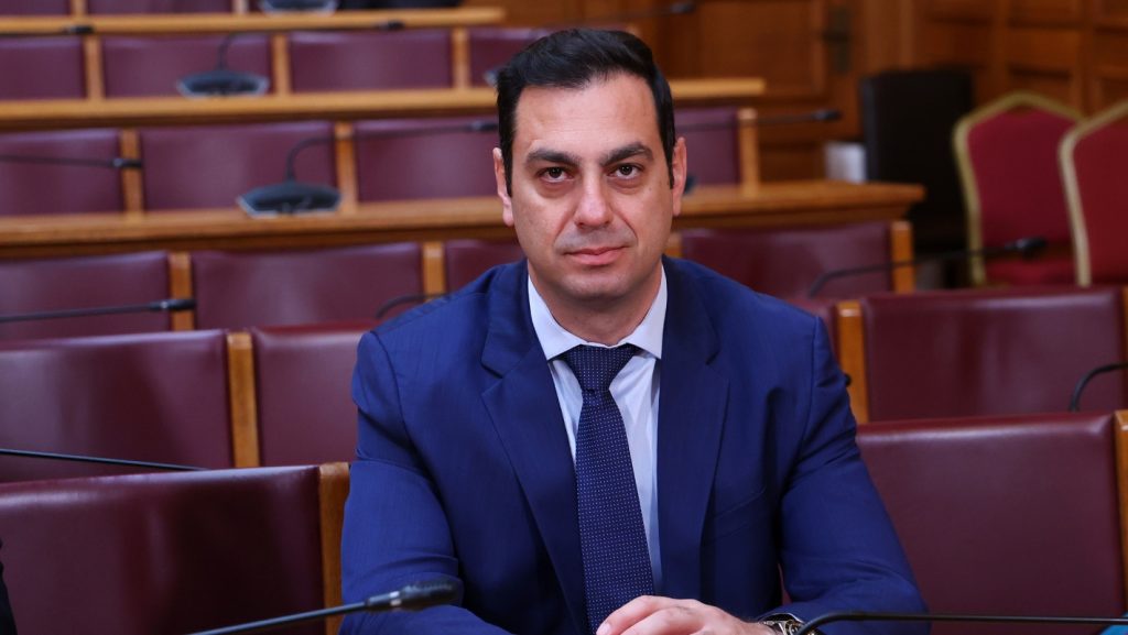 Σπύρος Κουλκουδίνας Βουλευτής της ΝΔ:  «Όποιος δεν έχει 10 ευρώ για βενζίνη, ας πάρει τα ΜΜΜ»