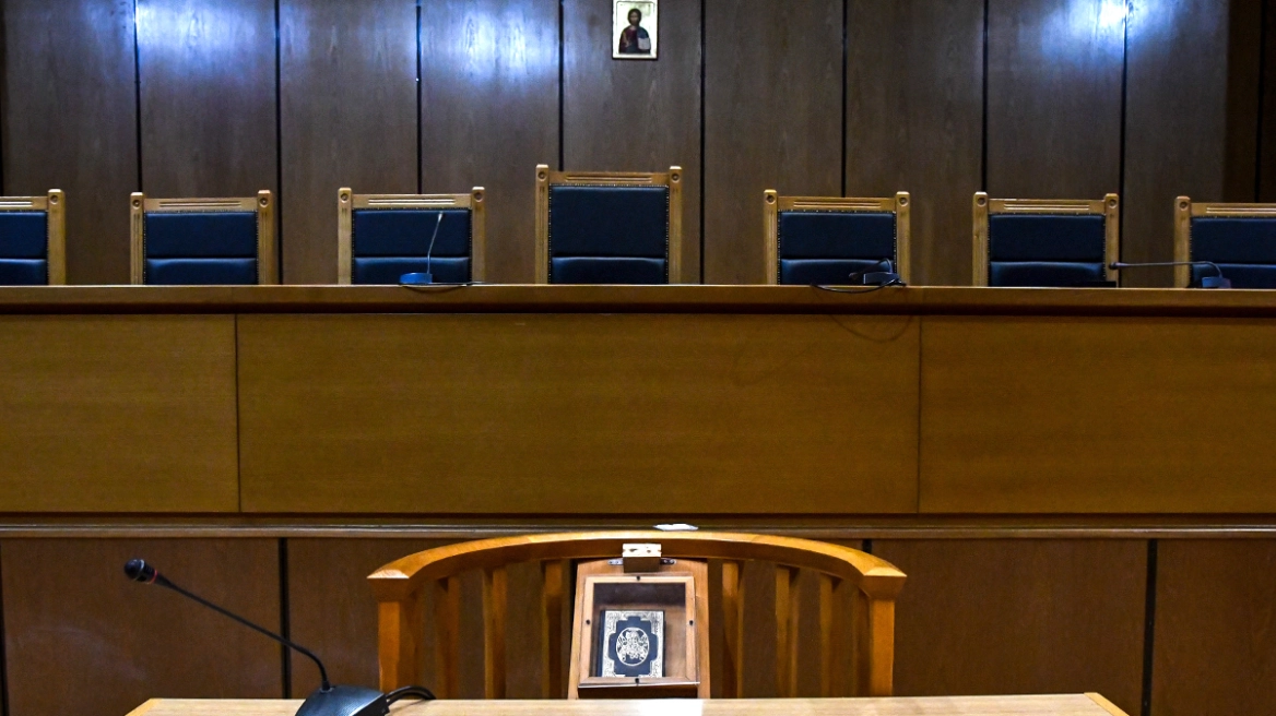 Ο εισαγγελέας προτείνει την ενοχή του καθηγητή που ασέλγησε σε μαθήτριά του στη Λάρισα: «Έκανα μόνο sexting», είπε ο 58χρονος