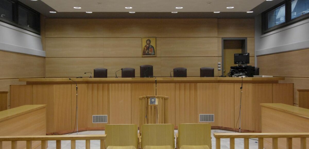Ιερέας, αστυνομικός και ανιψιός καταδικάστηκαν για ηλεκτρονικές απάτες μέσω Dark Web – Ποινές έως 11 έτη κάθειρξης