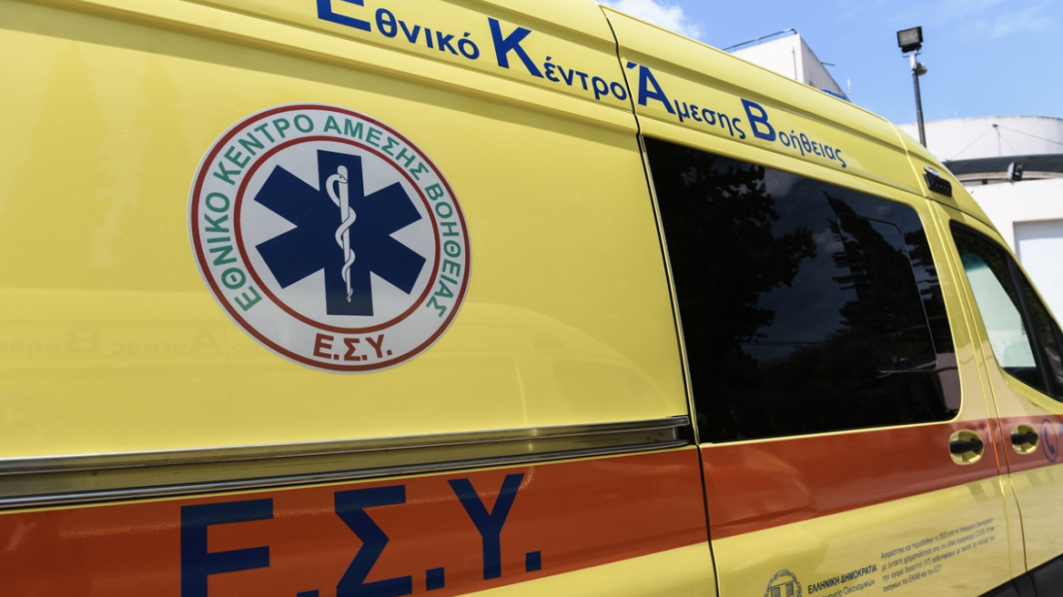 Στο νοσοκομείο 22χρονος που τραυματίστηκε στο κεφάλι προσπαθώντας να ανέβει σε βραχώδη ακτή στα Χανιά