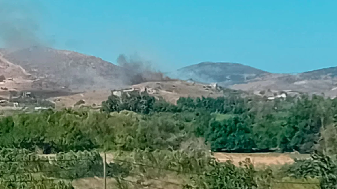Φωτιά στην Κάρυστο: Ήχησε το 112 για εκκένωση της Θεατρούπολης, επιχειρούν έξι εναέρια