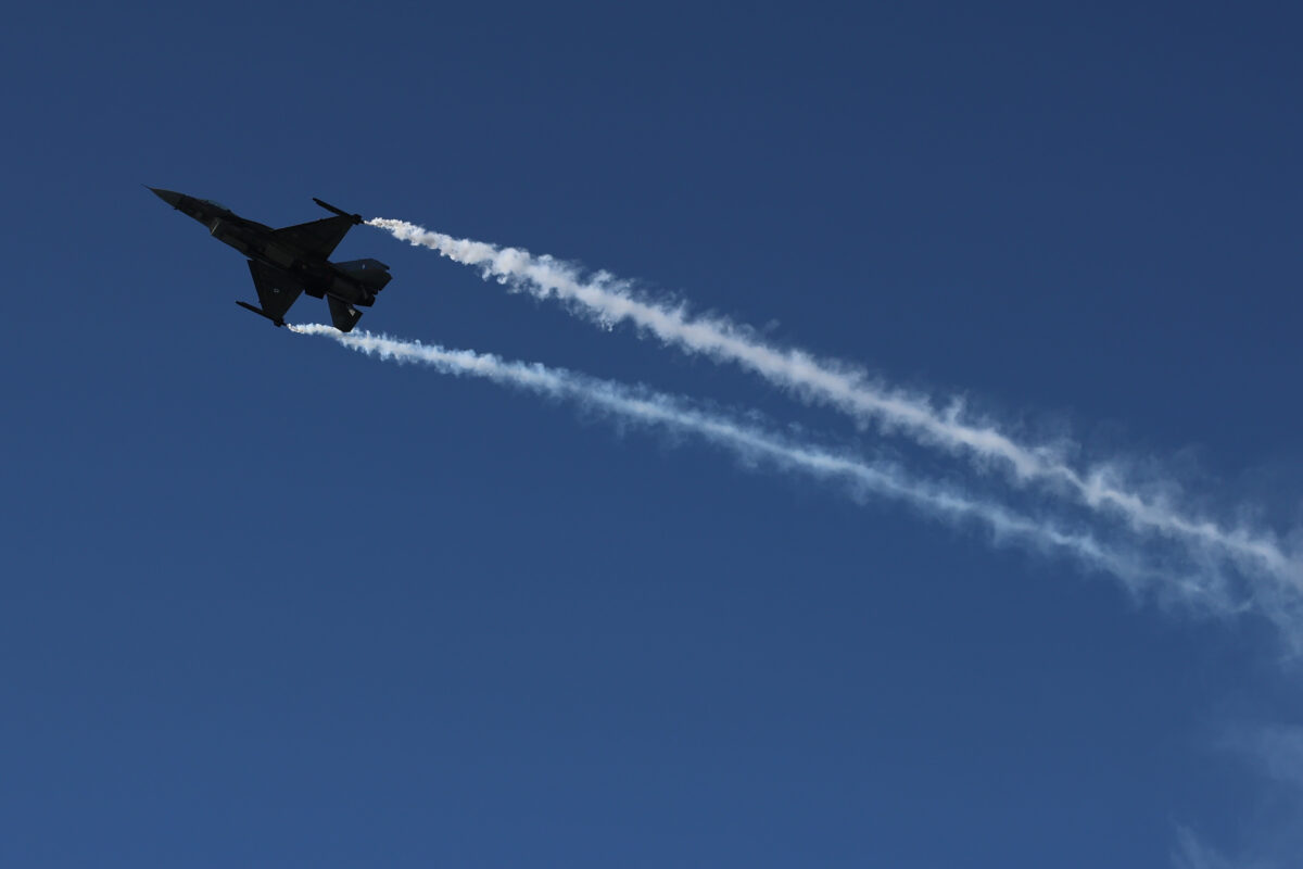 Αιγαίο στις φλόγες: Τουρκικά F-16 και drones «σάρωσαν» Ρω!
