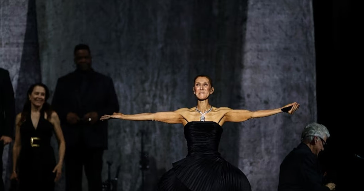 Céline Dion: Ξυπόλυτη και αυθόρμητη τραγούδησε στο Παρίσι!
