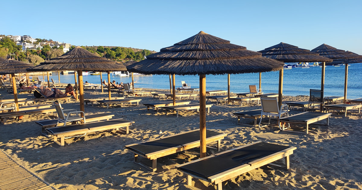 Ακτή Βουλιαγμένης: Η ξαπλώστρα της φρίκης! Ένας «Ναύαρχος» νεκρός!