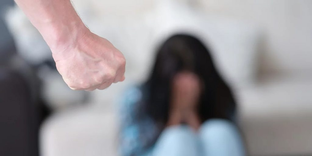 Σοκ! Έγκυος στο νοσοκομείο από κλωτσιές 28χρονου
