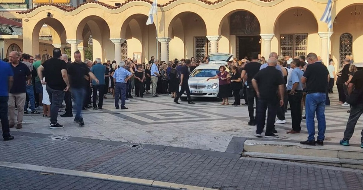 Αγρίνιο: Το συγκινητικό «αντίο» στον Μανούσο Φαρμάκη