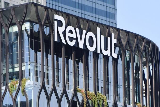 Revolut: Γιατί χάνουν εκατοντάδες ευρώ κάθε χρόνο τα ελληνικά νοικοκυριά