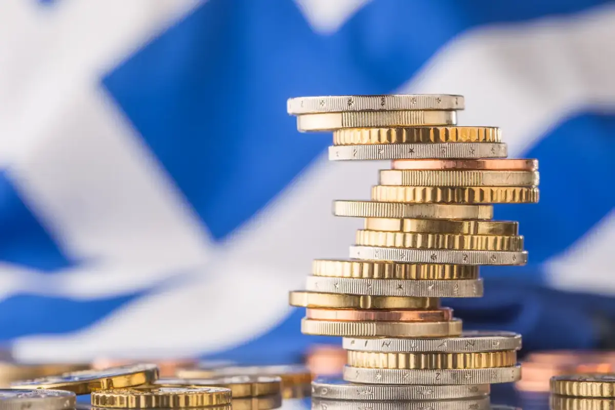 ΤτΕ: Ανθεκτική η ελληνική οικονομία – Ανάπτυξη 2% το 2026, στο 136,1% του ΑΕΠ υποχωρεί το χρέος