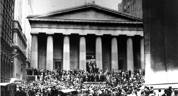 Η Wall Street αγγίζει την κορυφή πριν το κραχ
