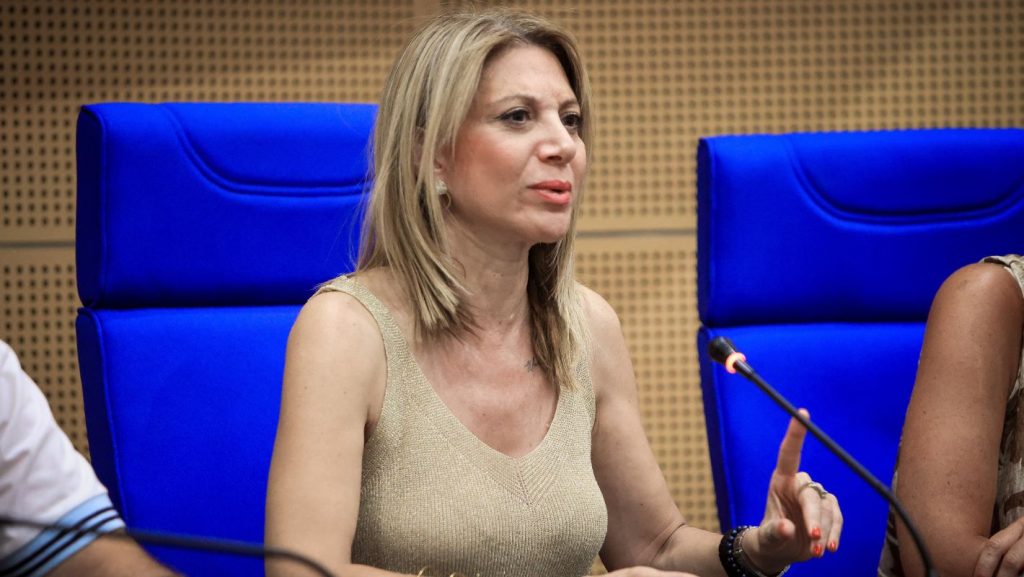 Πρόεδρε Μαρία, ετοιμάστε βαλίτσες…