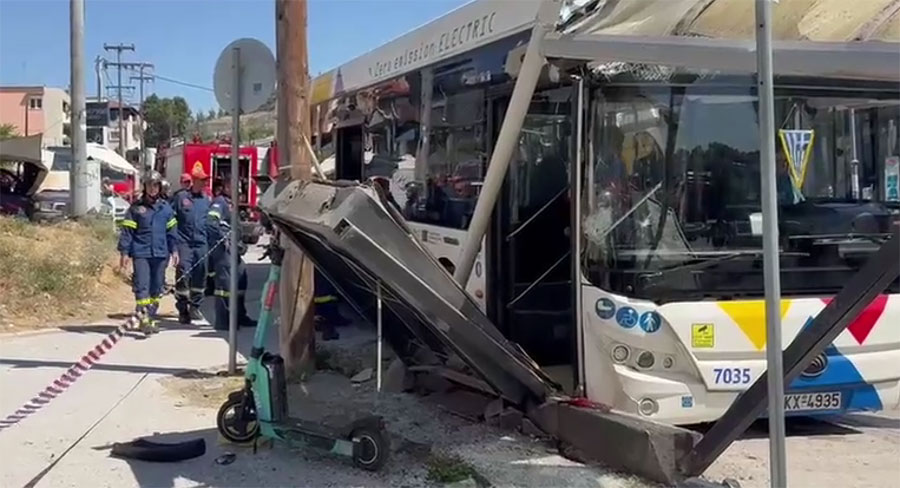Σύγκρουση λεωφορείων στη Νεάπολη Θεσσαλονίκης – Τέσσερις τραυματίες, χειρουργείο για 21χρονη