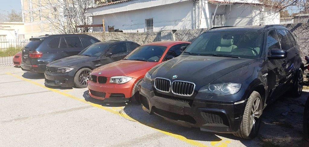 Κλεμμένα αυτοκίνητα με παραποιημένη ταυτότητα – Τα ευρήματα της ΕΛ.ΑΣ. σε Αττική και Κορινθία