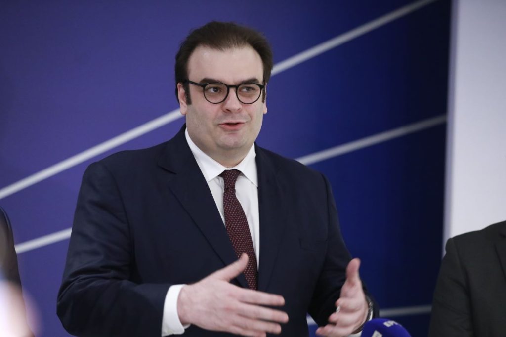 Πιερρακάκης από Βερολίνο: «Χρειαζόμαστε μεγαλύτερες τράπεζες στην Ευρώπη» – Τι είπε για κεφαλαιαγορές, τηλεπικοινωνίες και ψηφιακό ευρώ»