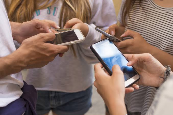 Τέλος τα social media για παιδιά κάτω των 15 ετών 
