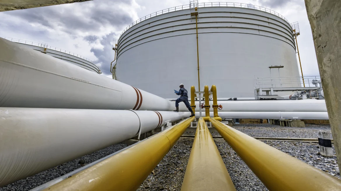 Πετρέλαιο: Δεύτερη εβδομάδα ανόδου με το Brent στα 105 δολάρια παρά την παρέμβαση του Διεθνούς Οργανισμού Ενέργειας