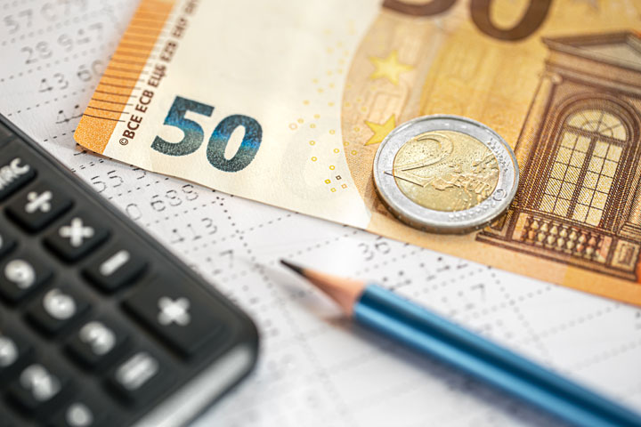 ΕΛΣΤΑΤ: Τα νοικοκυριά ξόδεψαν 6,4 δισ. ευρώ περισσότερα από το διαθέσιμο εισόδημά τους το 2025