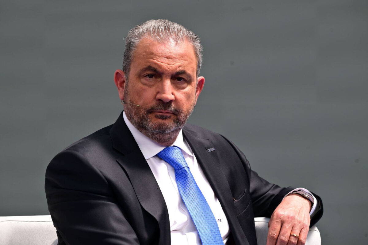 Εξάρχου:  Στήριξη στην Κίμπερλι Γκίλφοϊλ – Ο Κάθετος Διάδρομος συγκρούεται με εδραιωμένα συμφέροντα