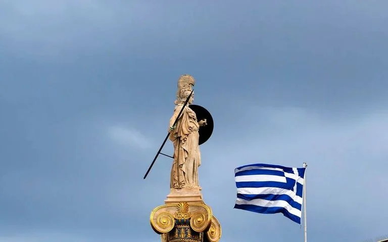ΙΟΒΕ: Κατεβάζει τον πήχη της ανάπτυξης στο 1,8% – Επίμονος πληθωρισμός 4% και καμπανάκι για την οικονομία το 2027