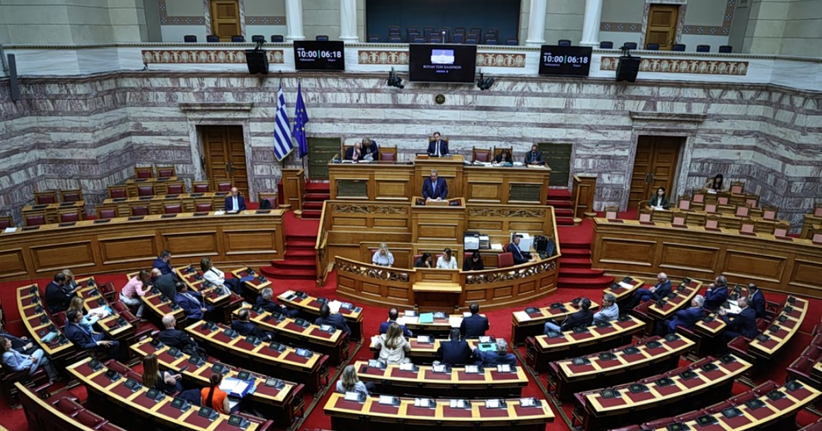 Αποκλεισμός στα social: Τέλος το TikTok για 15άρηδες;