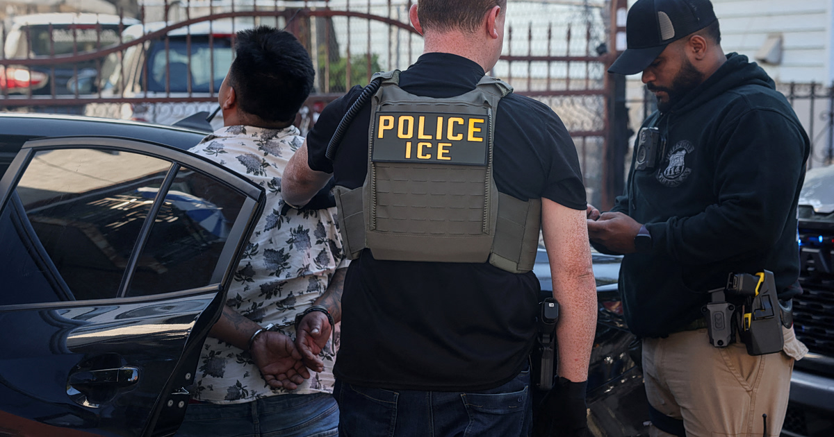 ΗΠΑ: 72χρονος πυροβολεί πράκτορα ICE σε αυτοάμυνα