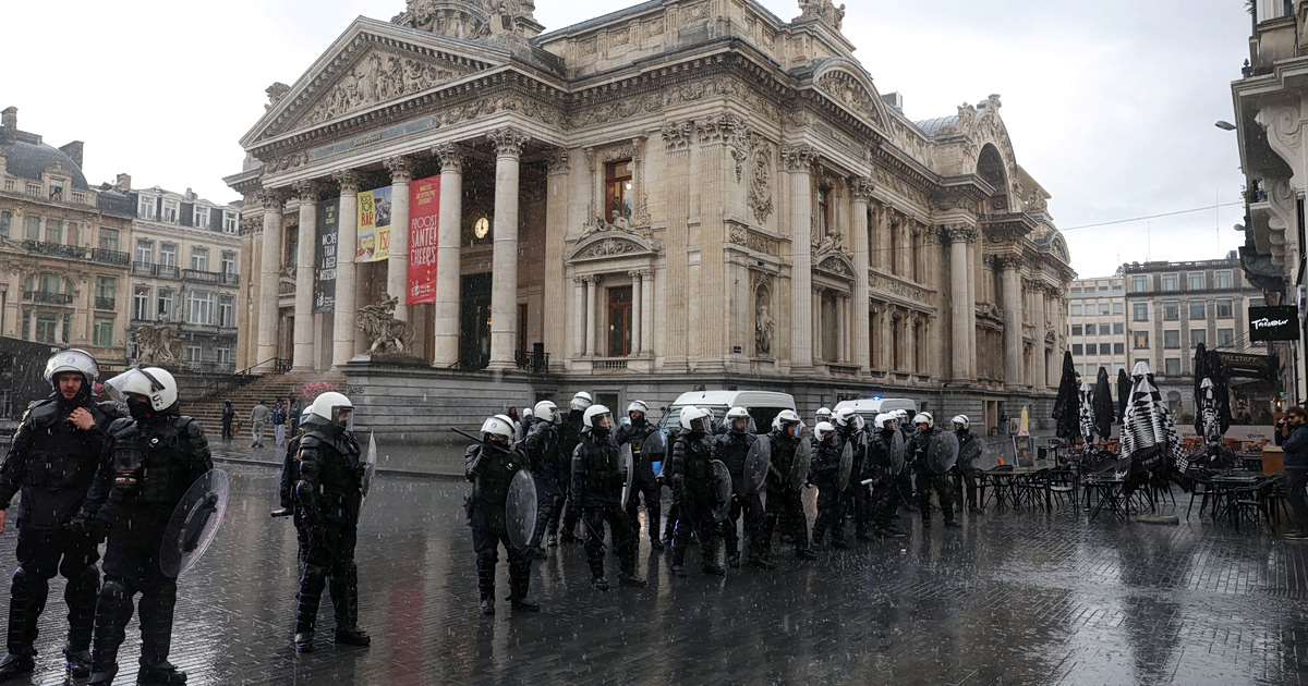 Βρυξέλλες: Ξεσπά «πόλεμος» με δακρυγόνα και κανονιές νερού