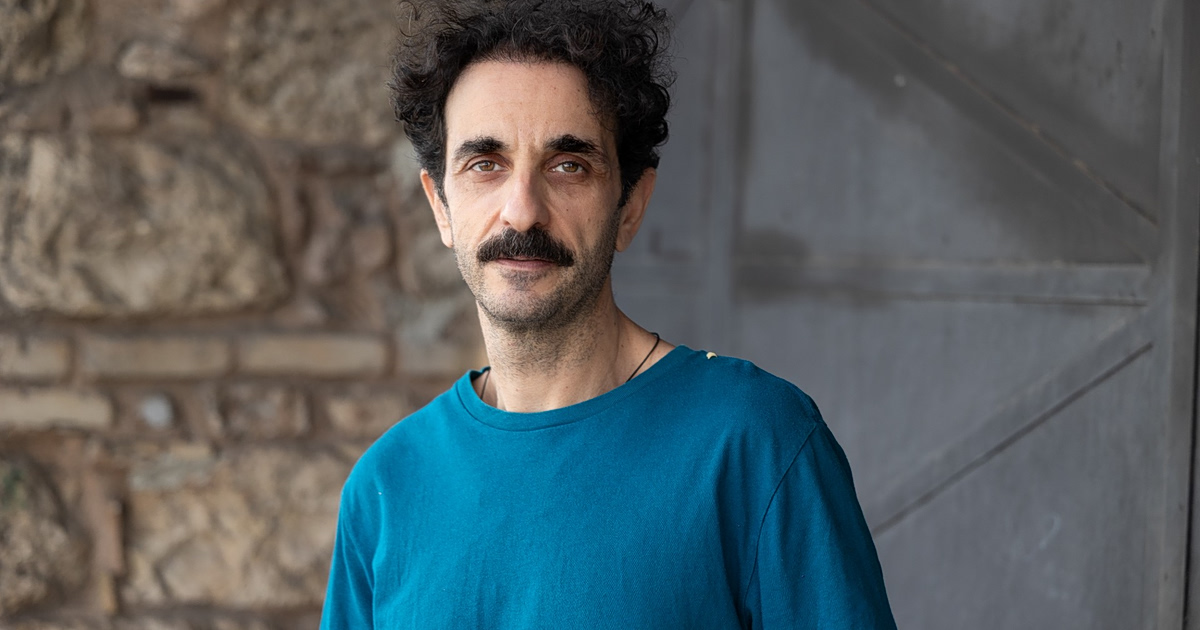 Χάρης Καζέπης: Η αλήθεια του θεάτρου και μια «παιδική» ζωή
