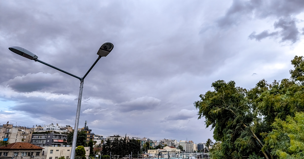 Χάος στην Αττική: Άνεμοι-σαρωτές! 34 κλήσεις Πυροσβεστικής