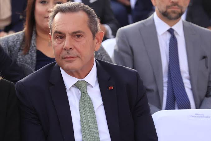 Έσκασε στα γέλια ο Μητσοτάκης με Καμμένο!