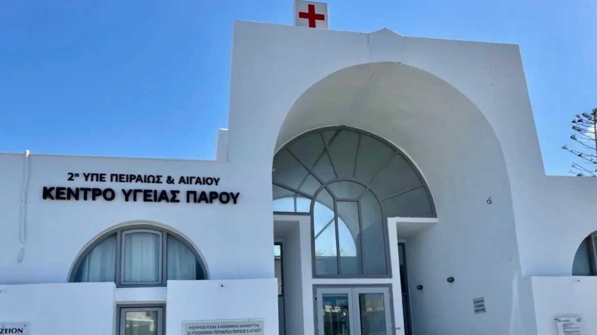 Αποσωληνώθηκε η 21χρονη που μεταφέρθηκε σε κώμα στο Τζάνειο, «αν δεν την είχε διασωληνώσει ο γιατρός στην Πάρο θα είχε χαθεί» λέει ο Γιαννάκος