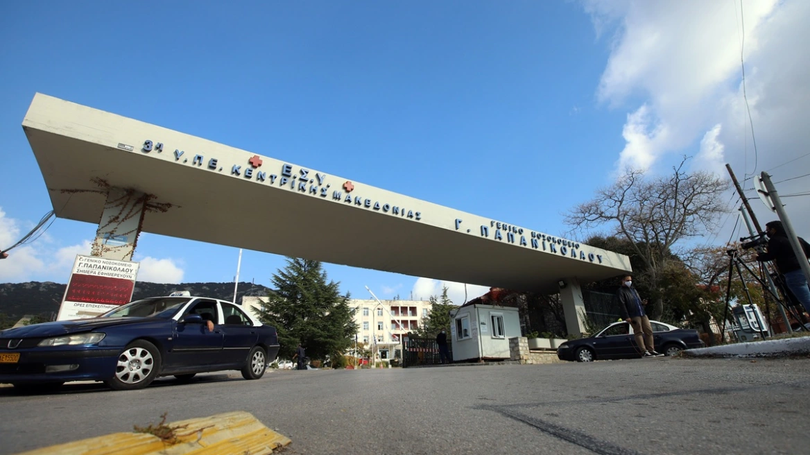 Στο νοσοκομείο 32χρονος στη Θεσσαλονίκη: Κατήγγειλε ότι προσπάθησαν να τον ληστέψουν και τον μαχαίρωσαν όταν αντιστάθηκε