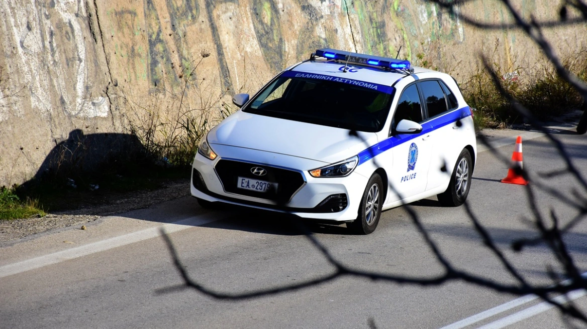 25χρονος Αφγανός μετέφερε παράνομους μετανάστες στην Εγνατία, πάτησε γκάζι για να ξεφύγει και αντιστάθηκε πριν τον συλλάβουν