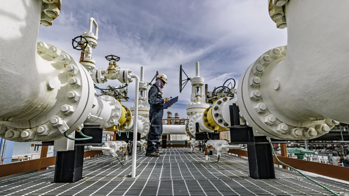 Πετρέλαιο: Υποχωρεί προς τα 103 δολάρια το Brent μετά τις δηλώσεις Τραμπ περί «παραγωγικών συζητήσεων» με το Ιράν