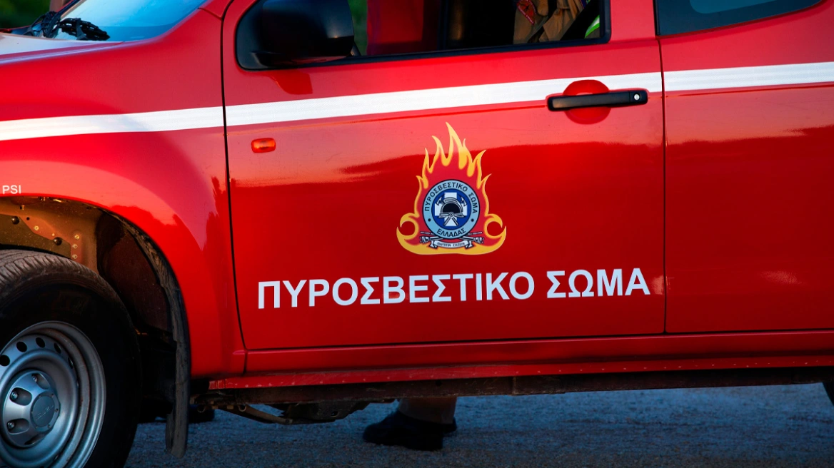 Επιχείρηση απεγκλωβισμού στην Κατερίνη: 35χρονος έπεσε σε τάφρο με νερό και τραυματίστηκε