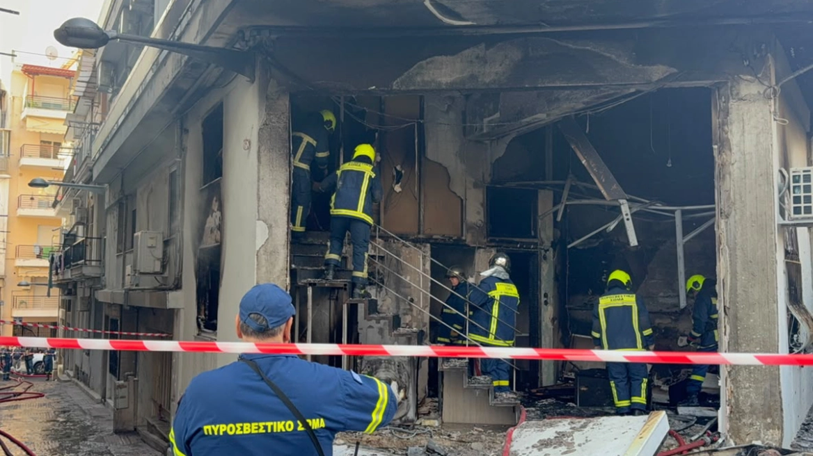 Φωτιά σε διαμέρισμα στη Θεσσαλονίκη, τραυματίστηκε 30χρονη: «Ακούσαμε δυνατό θόρυβο σαν έκρηξη»