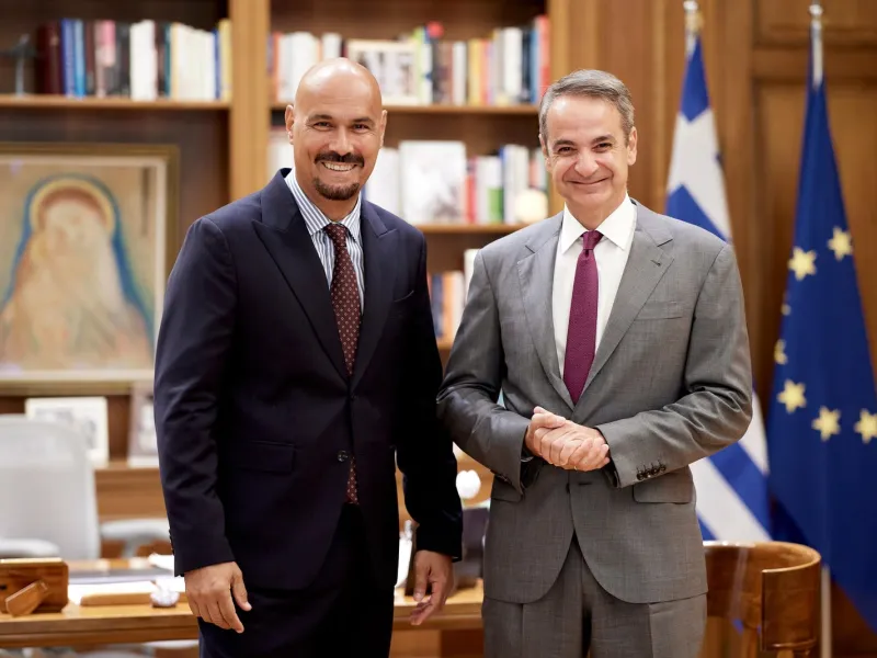 Γαλάζια γκρίνια για τους «Σκουλούς» και τα celebrity ψηφοδέλτια