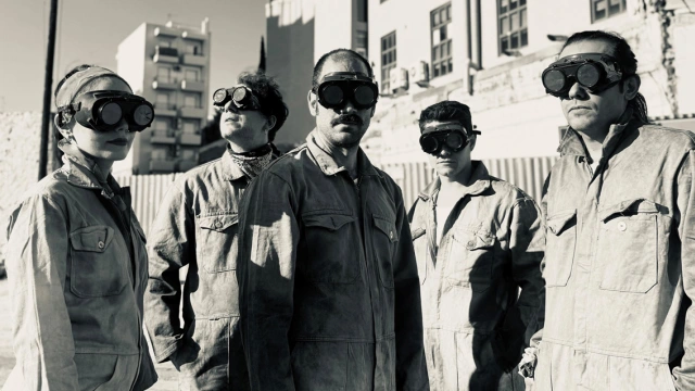 «Τσακουάλα»: Μια ιστορία επιβίωσης και ανθρώπινης αξιοπρέπειας στο Θέατρο Θησείον