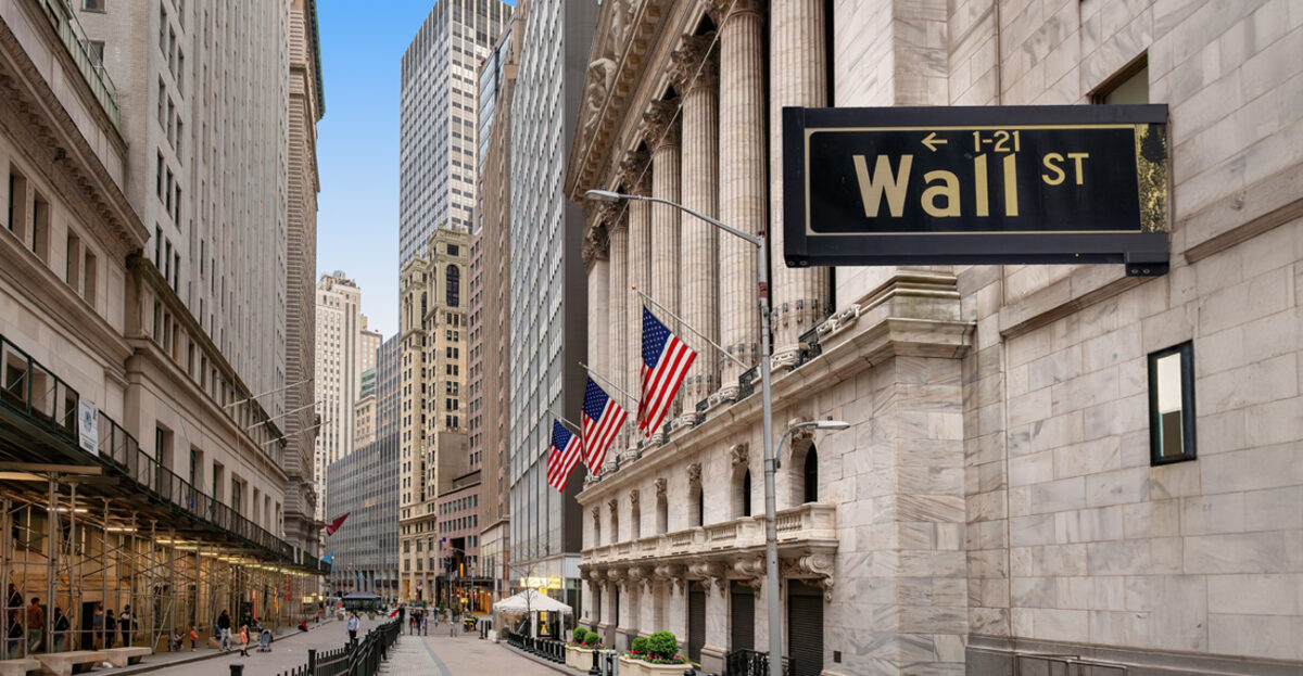 Η Wall Street αρχίζει την πορεία προς τη Μαύρη Δευτέρα