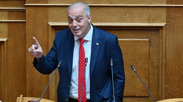 Φλωρίδης – Βελόπουλος:  «Η απάτη με το ξυλόλιο δεν υπήρξε ποτέ, στήσατε μια μεγάλη συνωμοσία». «Είστε ένοχος, μην διαστρέφετε την αλήθεια»