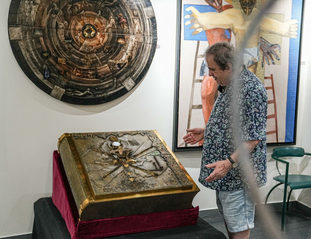 Έκλεψαν το εξώφυλλο της «Αποκάλυψης» του Dalí