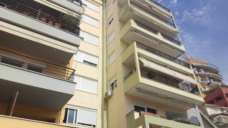 Καβάλα: Νεκρός 28χρονος μετά από πτώση από τον 4ο όροφο κτιρίου