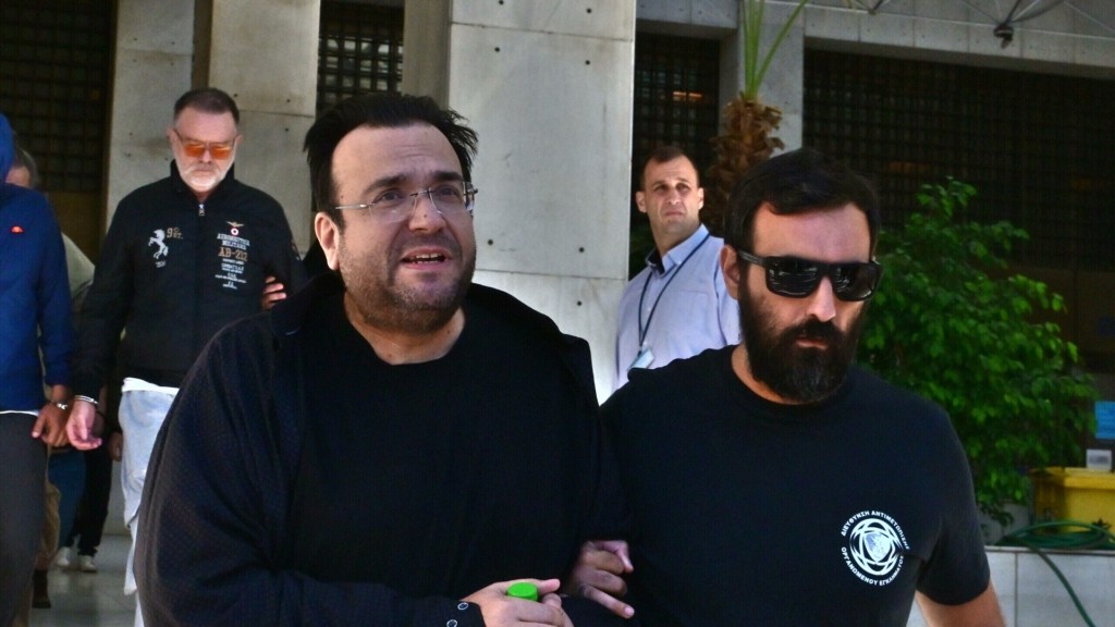 Καμπούρης: Δέκα ακόμη τραγουδιστές στο κάδρο – Βολάνης, Κελεκίδου και Ζαζόπουλος κατέθεσαν στη ΓΑΔΑ. «Ζημία 5,35 εκατ. ευρώ»