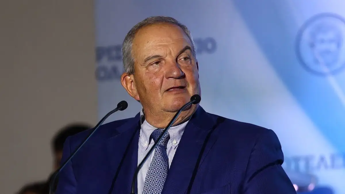 Καραμανλής: «Λιγότερες διαχωριστικές γραμμές» – Η Ελλάδα χρειάζεται πολυδιάστατη εξωτερική πολιτική. Στο στόχαστρο η ασυνέπεια της Δύσης για Τουρκία και Κύπρο