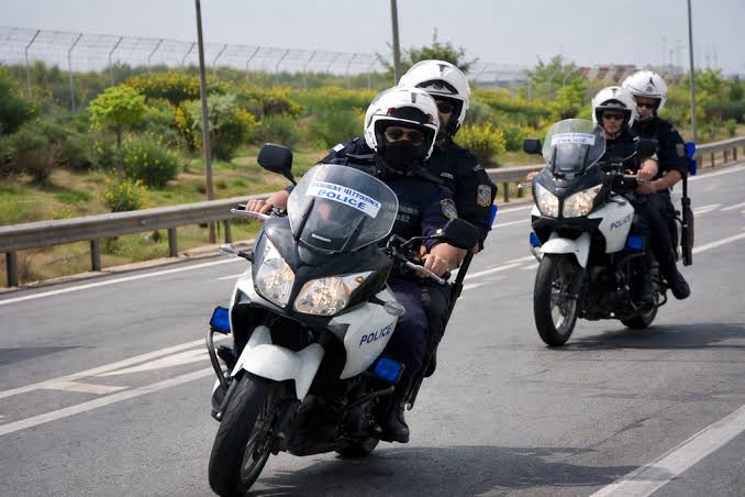 Άγρια καταδίωξη στη Λυκόβρυση: Εξαπάτησαν 90χρονη και έπεσαν σε αυτοκίνητα προσπαθώντας να διαφύγουν  