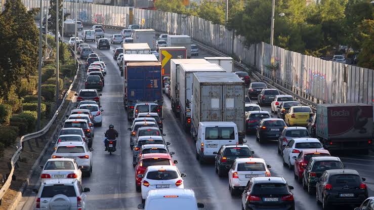 Κηφισός: Καραμπόλα πέντε οχημάτων «πάγωσε» την κυκλοφορία – Μποτιλιάρισμα από Μοσχάτο έως Νέα Ιωνία. Προβλήματα και στην Αττική Οδό