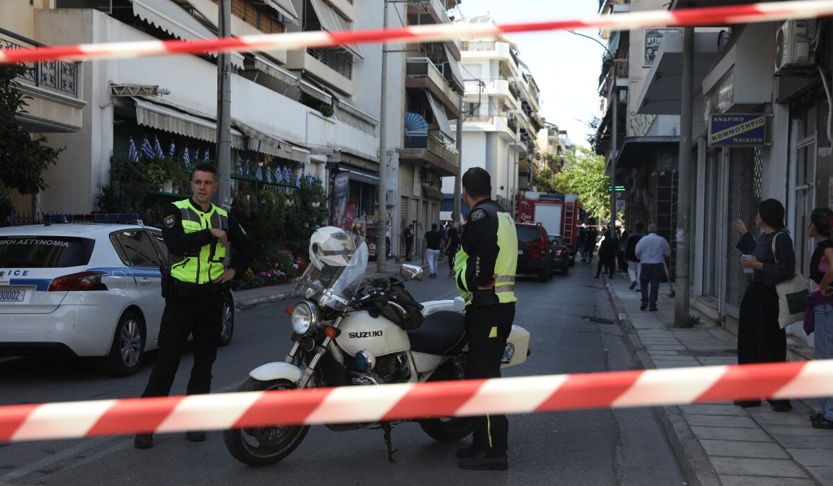 Κολωνός: Έκρηξη παγιδευμένης βαλίτσας – Τέσσερις τραυματίες, ανάμεσά τους δύο αστυνομικοί