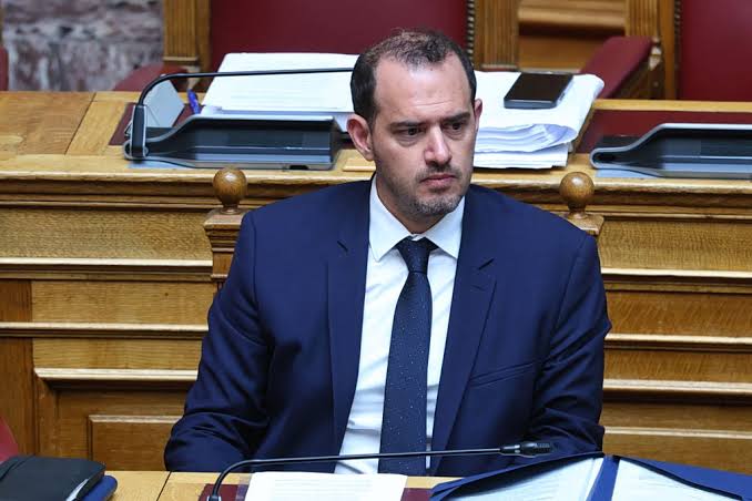 Στο νοσοκομείο ο Γιώργος Κώτσηρας – Αδιαθέτησε στη Βουλή