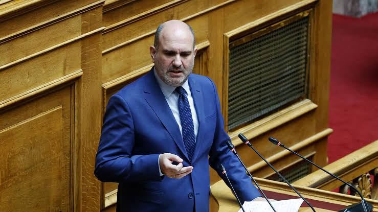 Κόκκινα δάνεια: Η κυβέρνηση αποσύρει το άρθρο 23 για τους servicers μετά τις αντιδράσεις