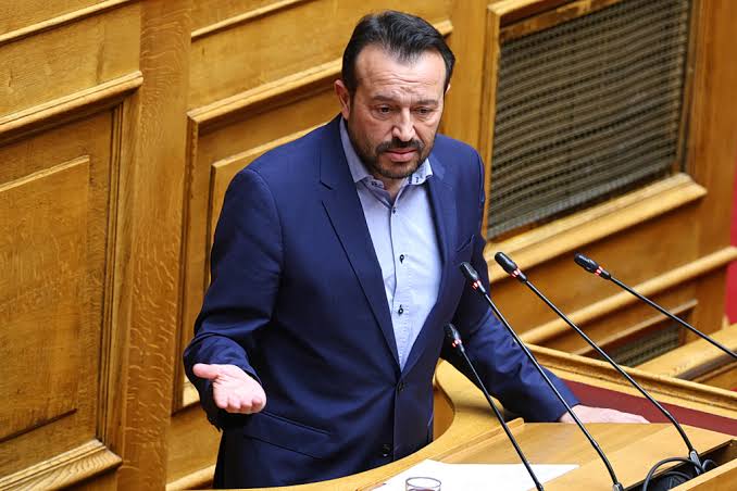Παππάς κατά Τσίπρα: «Τους έδωσε συγχωροχάρτι», είπε για τους ανεξάρτητους βουλευτές του ΣΥΡΙΖΑ.  
