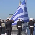 Υψώθηκε η ελληνική σημαία στη φρεγάτα «Νέαρχος» – Δένδιας: «Το καλύτερο πλοίο στην κατηγορία του στον πλανήτη»