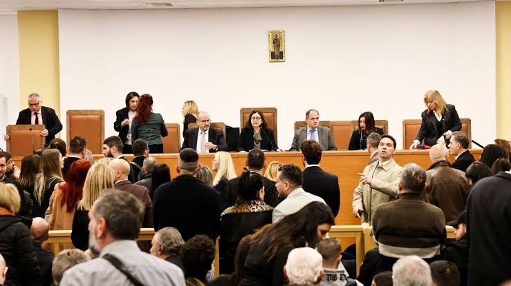Τέμπη: «Είχα ζήσει έναν πόλεμο εκεί μέσα» – Ξεκίνησαν οι καταθέσεις επιζώντων 
